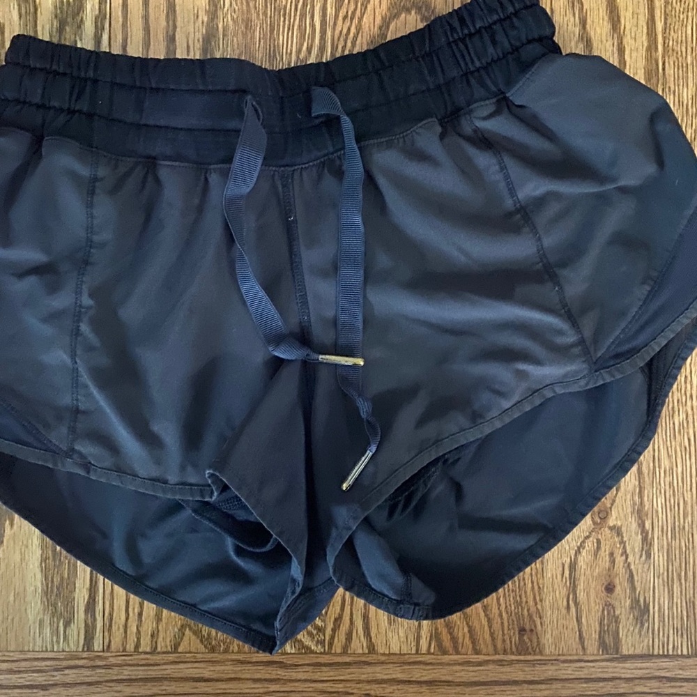 Lululemon hotty hot shorts 2.5”